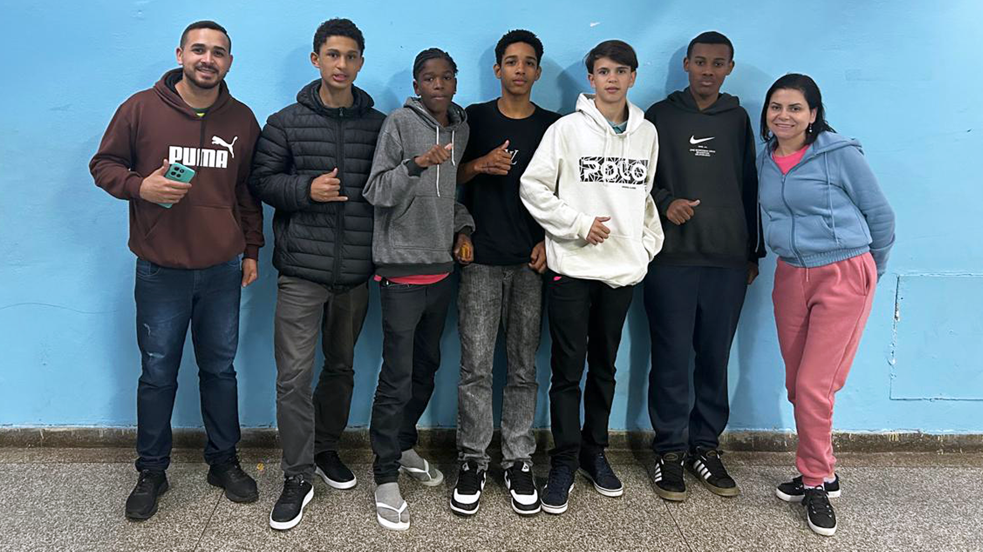 Foto da equipe da escola Benevides Beraldo – Comendador na Copa Futebol de Robôs CIEBP