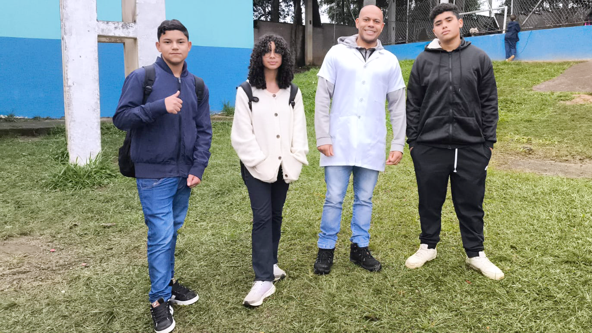 Foto da equipe da escola Eduardo Roberto Daher na Copa Futebol de Robôs CIEBP