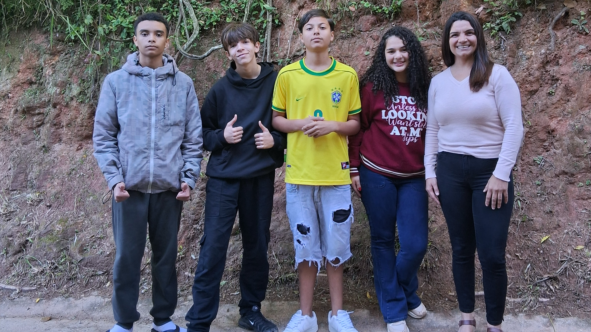 Foto da equipe da escola Paulo de Castro Ferreira Junior – Jornalista na Copa Futebol de Robôs CIEBP